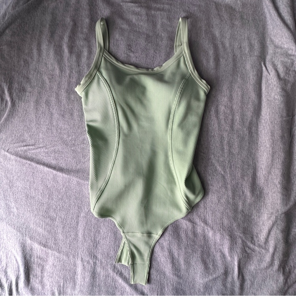 lululemon ribbed Yoga Bodysuit size 4 Creamy Green Like new